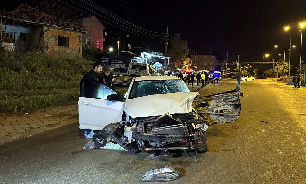 Otomobil çekiciye çarptı! Araçtan fırlayan kadın sürücü öldü 14